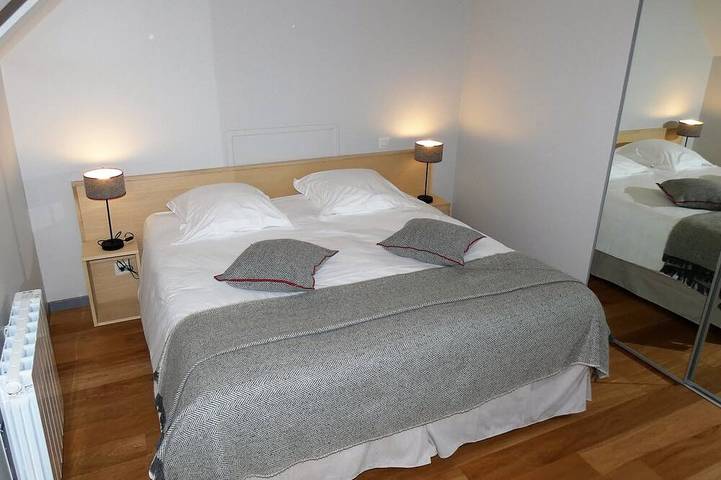 Gîte pour 8 personnes, avec sauna et jacuzzi ainsi que jardin et piscine à Coise-Saint-Jean-Pied-Gauthier - 2