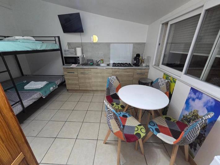 Gîte pour 4 personnes, avec vue ainsi que jardin et piscine, animaux acceptés à Baillargues - 3