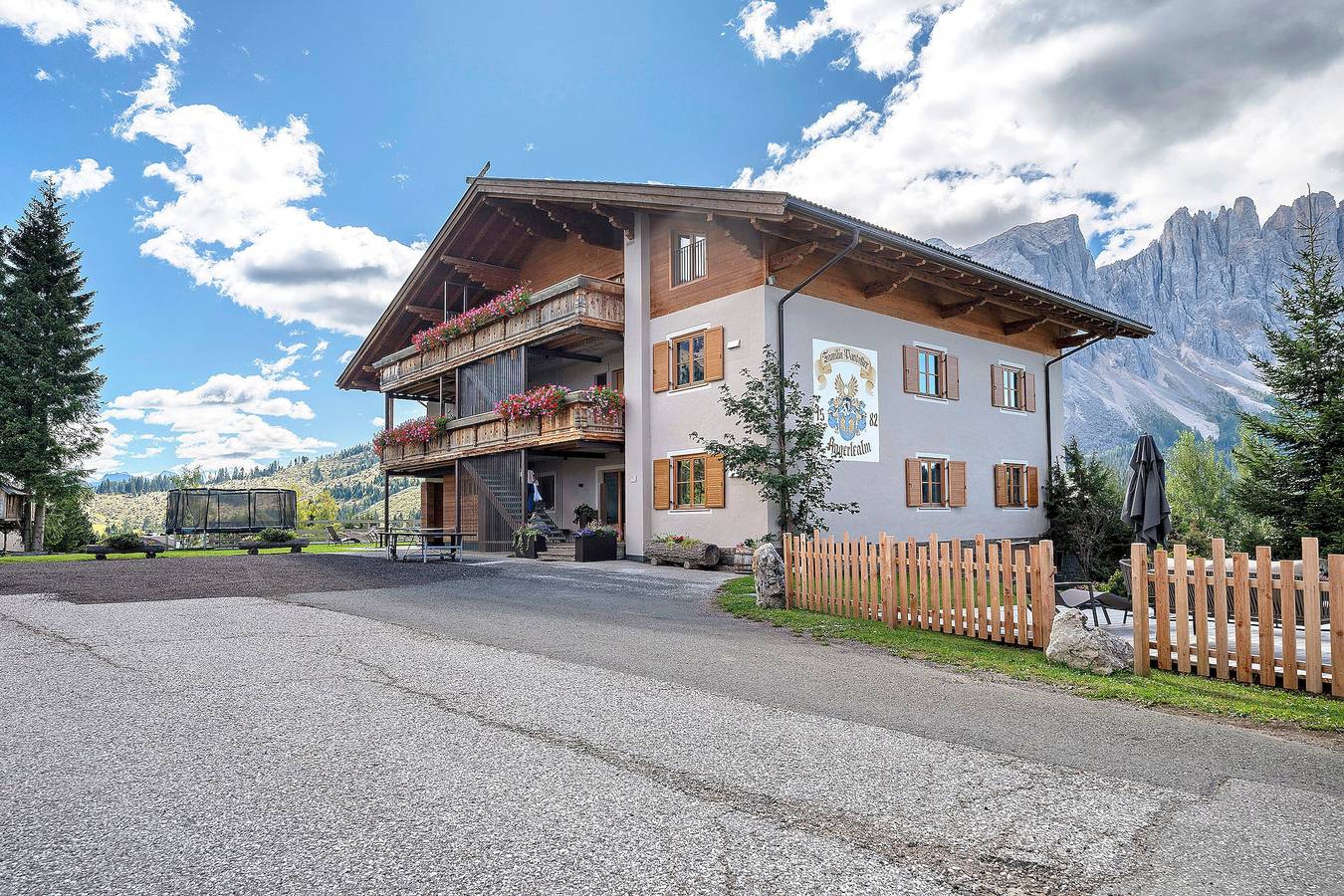 Ganze Wohnung, Ferienwohnung "Angerle Alm Apt Latemar" mit privatem Balkon, Gemeinschaftsgarten und WLAN in Karersee, Welschnofen