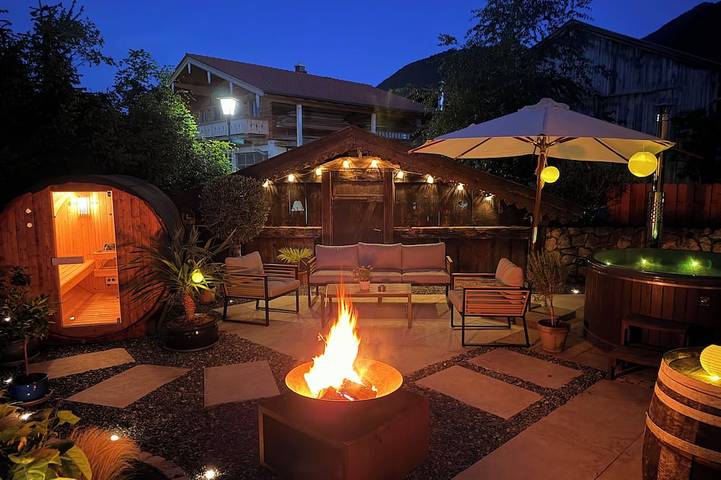 Ferienhaus für 13 Personen, mit Balkon und Whirlpool sowie Garten und Sauna