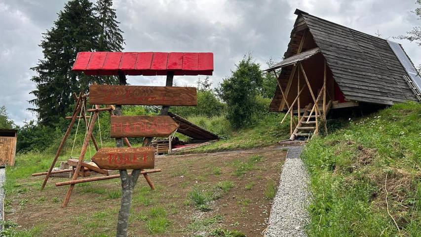 Camping voor 2 personen, with tuin and sauna as well as uitzicht and zwembad in Slowakije