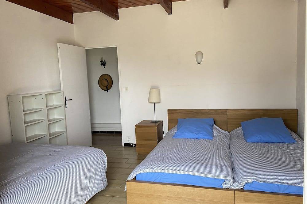 Private villa with private pool (14m x 4m) and garden with rural panoramic views in Claviers, Region de Draguignan