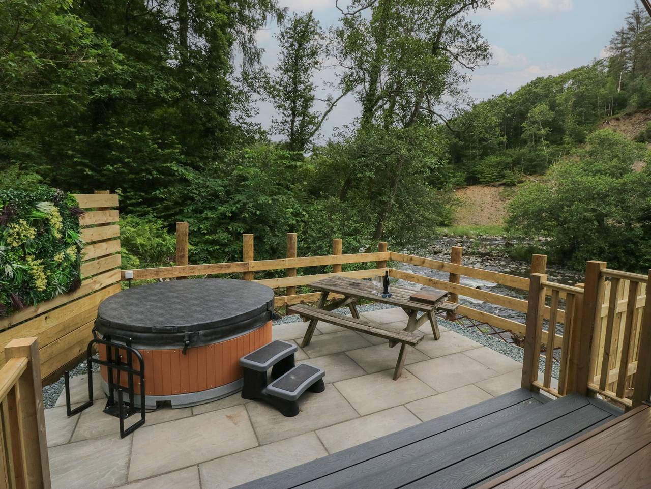 Dubs Luxury Family Pod in Lake District