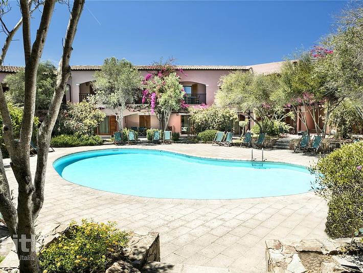 Resort per 4 persone, con terrazza e piscina nonché balcone/terrazza sulla Costa Smeralda