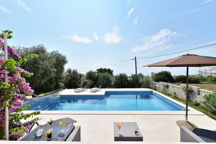 Ferienhaus für 8 Personen, mit Balkon/Terrasse und Pool in Split