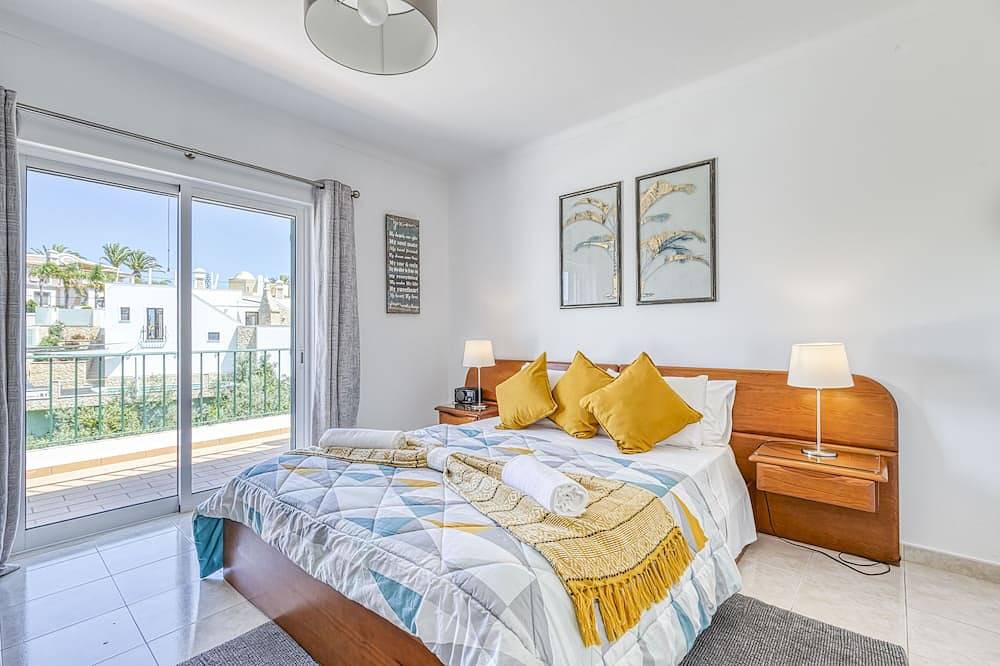 Spacious 3 Bed, 3 Bath Villa With Pool & Toddler Pool, in Beautiful Carvoeiro in Carvoeiro, Lagoa