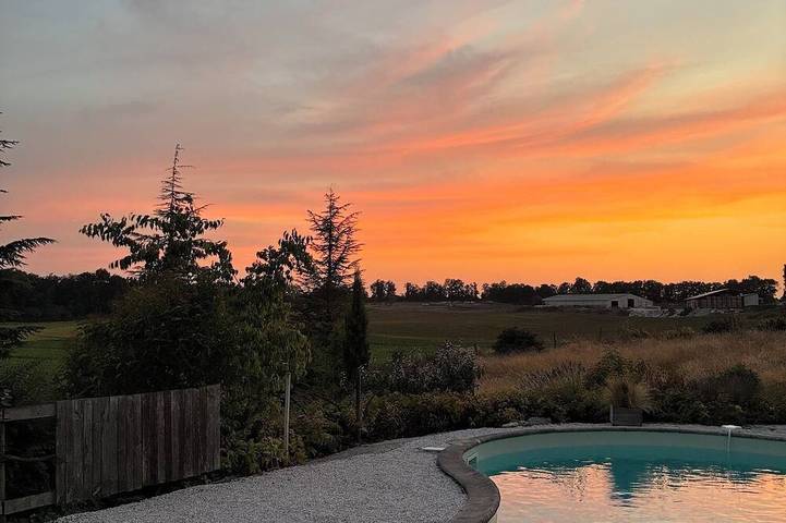 Location de vacances pour 6 personnes, avec Terrasse ainsi que Jardin et Piscine à Belvèze