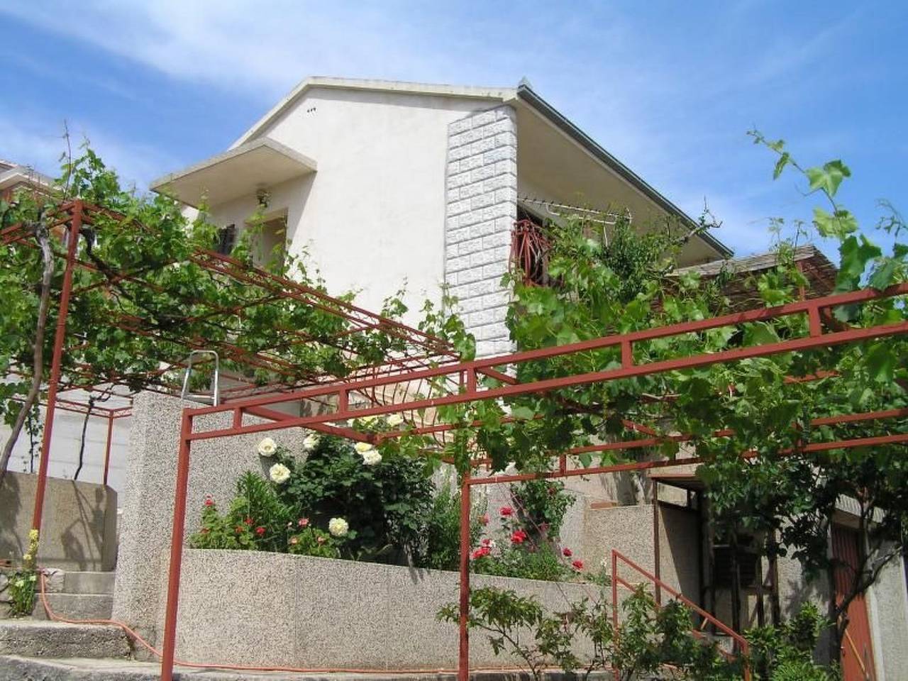 Ganze Wohnung, Wohnung mit Balkon und Meerblick in Okrug Gornji, Ciovo
