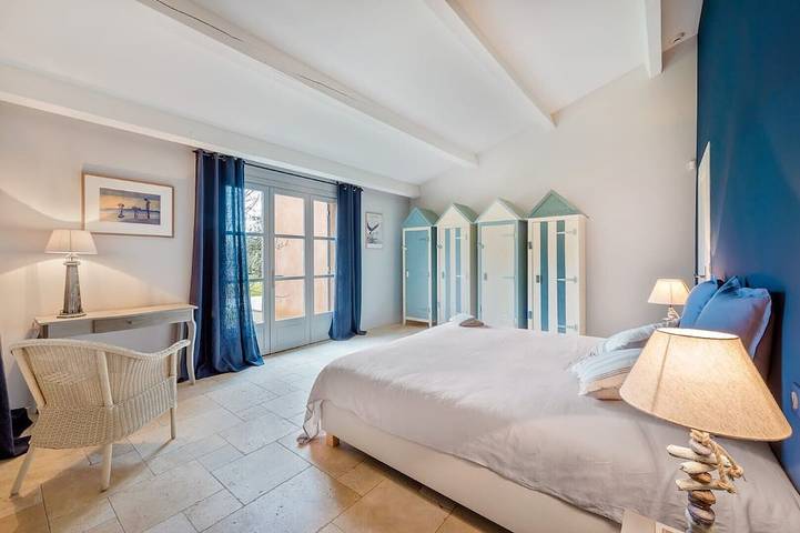 Location de vacances pour 12 personnes, avec jardin ainsi que jacuzzi et terrasse à Saint-Siffret - 2