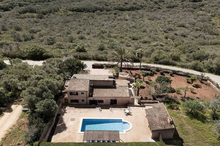 Finca für 6 Personen, mit Pool und Garten sowie Balkon in Cala Mondrago