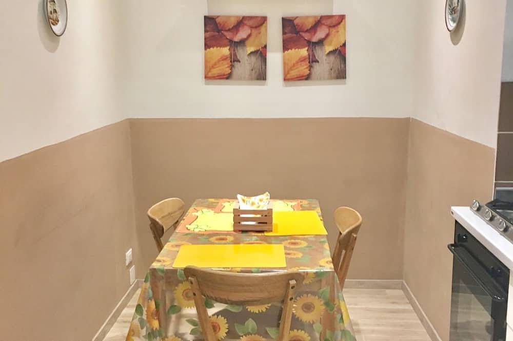 Ganze Wohnung, Luxuswohnung in einer Fußgängerzone. Kinos und eine Ecke der Geschichte. in Triest, Karst
