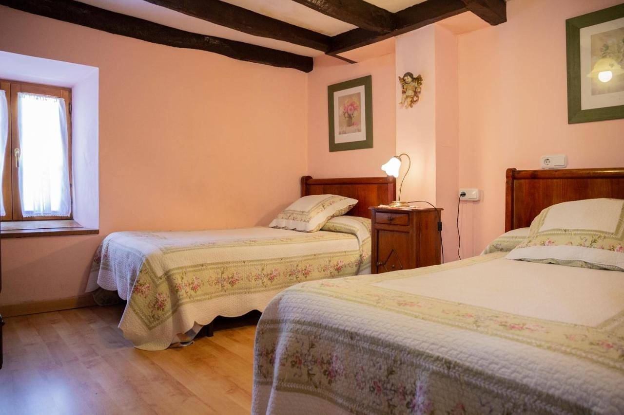 Casa Navarlaz S N in Valcarlos, Province de Navarra