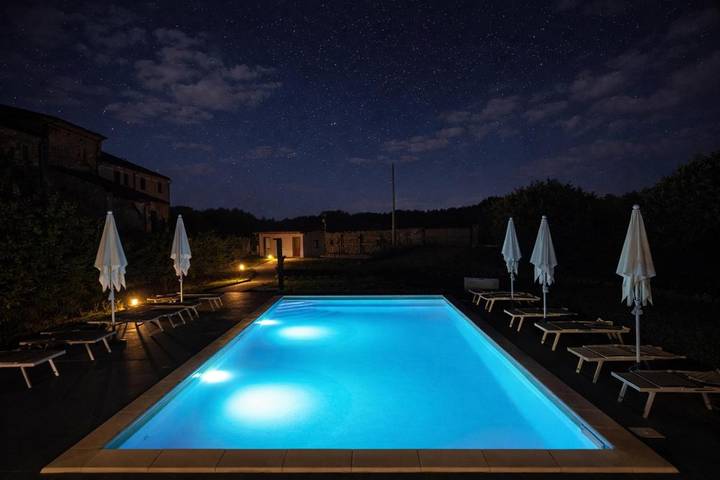 Gîte pour 3 personnes, avec vue ainsi que piscine et jardin à Pontremoli - 2