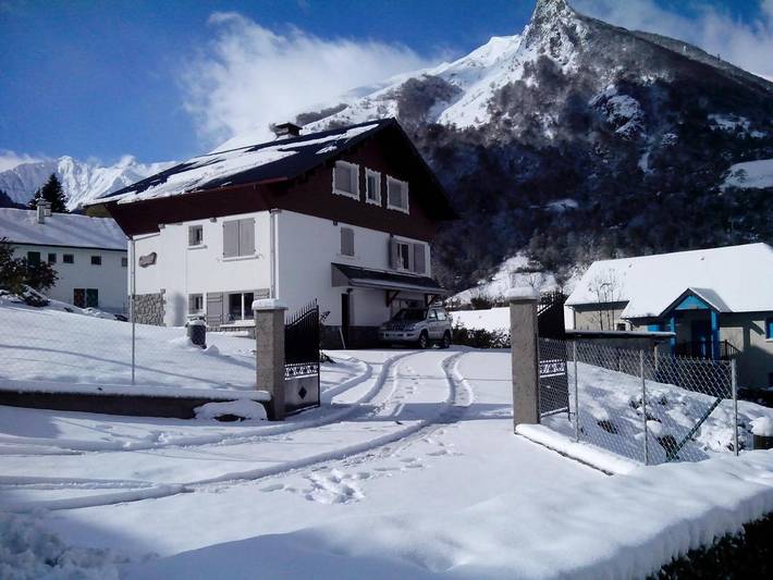 Chalet pour 14 personnes, avec Balcon et Jacuzzi ainsi que Terrasse et Jardin à Cauterets
