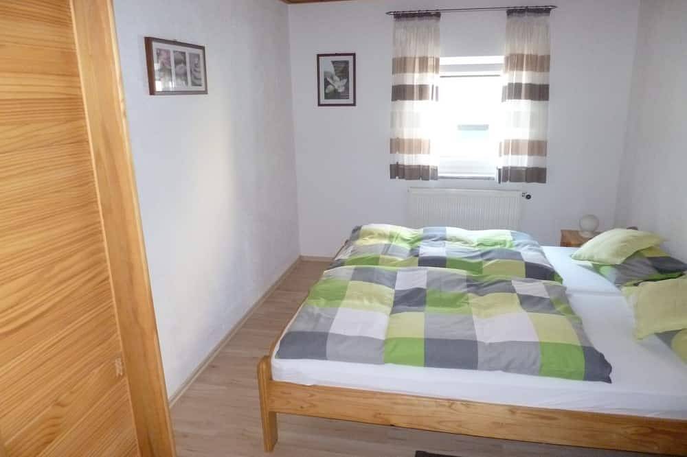 Ganze Wohnung, 3 Sterne Fewo,4 Personen!  familienfreundlich, ruhige zentraler Lage, neu renov. in Steinwiesen, Frankenwald