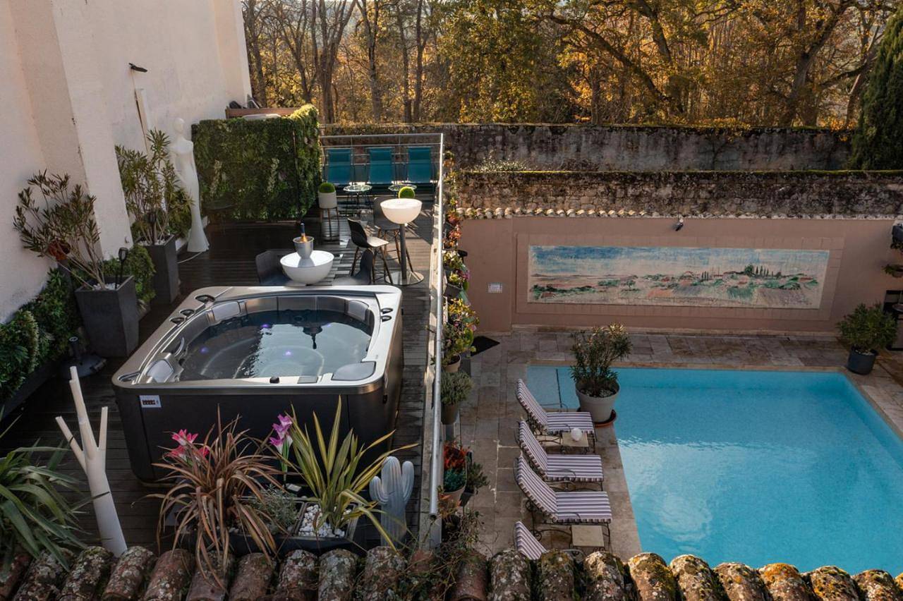 Maison Toscane in a remarkable village - heated pool, jacuzzi, billiard & ensuite luxury bedrooms in Terraube, Gers