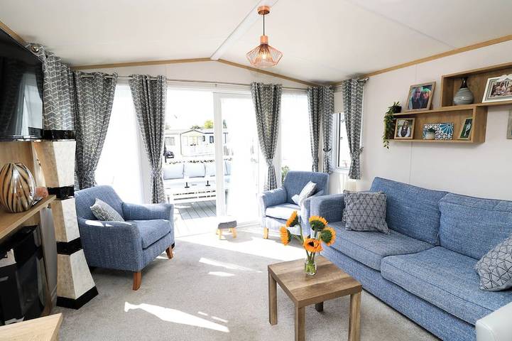 216 Solent Breezes, pet friendly, country holiday cottage in Warsash in Fareham, Hampshire