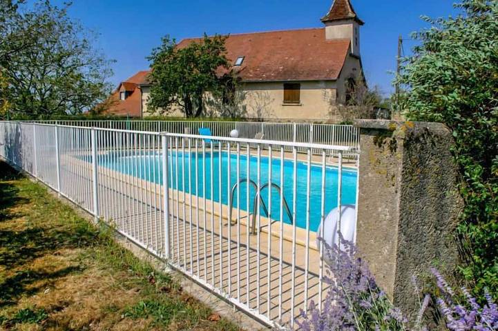 Gîte pour 4 personnes, avec piscine et balcon à Saint-Jean-Lagineste