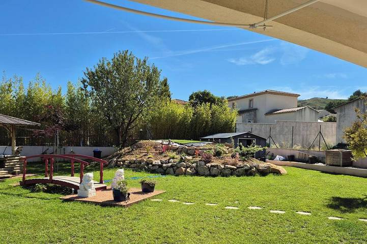 Square-meter room, near the Airbus Helicopters facility in Marignane in Les Pennes-Mirabeau, Mittelmeerküste (Frankreich)