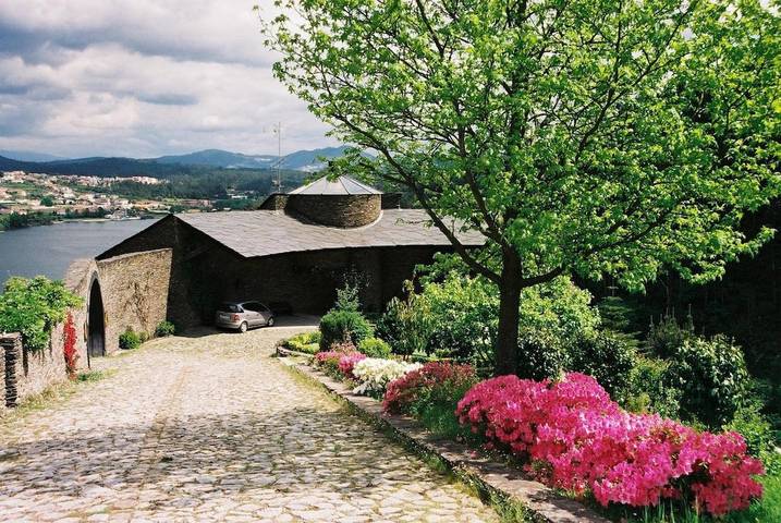 Location de vacances pour 20 personnes, avec piscine et vue ainsi que jardin et terrasse, animaux acceptés dans Melres - 2