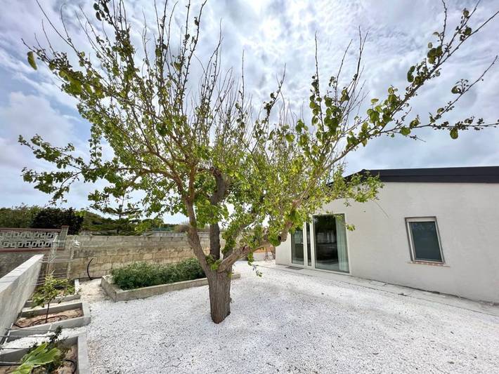 Appartamento intero, Appartamento 'Gelso' con terrazza privata, Wi-Fi, aria condizionata e colonnina di ricarica auto in Granelli, Pachino