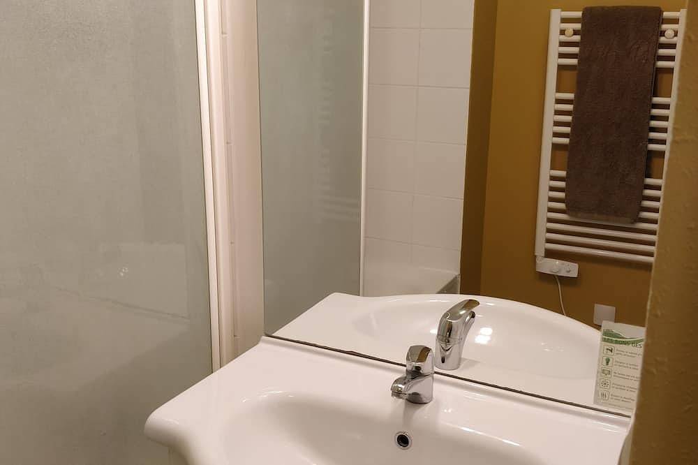 Appartement entier, Studio  4 personnes in Font-Romeu-Odeillo-Via, Parc naturel régional des Pyrénées catalanes