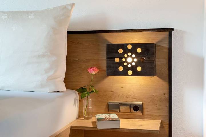 Ganze Wohnung, 'Lottis Dahuam' Zentral gelegene Ferienwohnung in Fügen, mit Garten & Sauna in Tuxer Alpen, Fügen