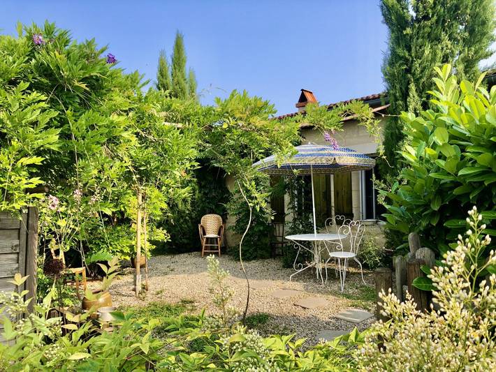 Gîte pour 2 personnes, avec jardin en Gironde