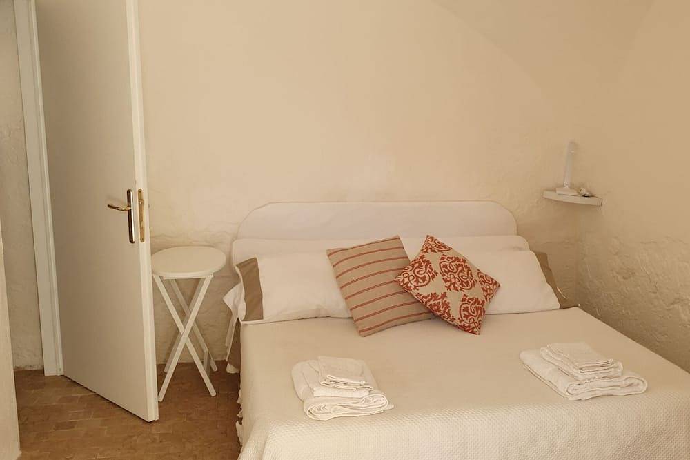 Una \"mangiatoia\" del '700 affacciata su un antico Ponte Romano in Sessa Aurunca, Provincia di Caserta