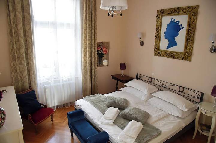 Villa pour 14 personnes, avec Balcon et Jacuzzi ainsi que Jardin et Piscine à Budapest