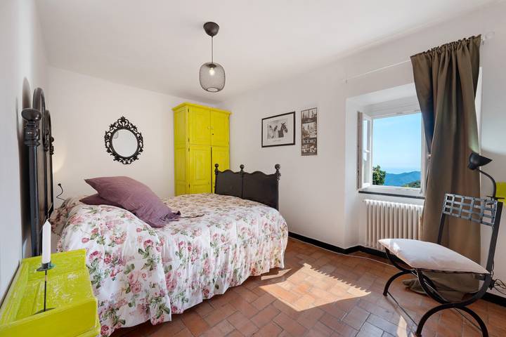 Camera 'Doppia 3' con Vista Mare e Giardino in Comune in Castiglione Chiavarese, Riviera di Levante