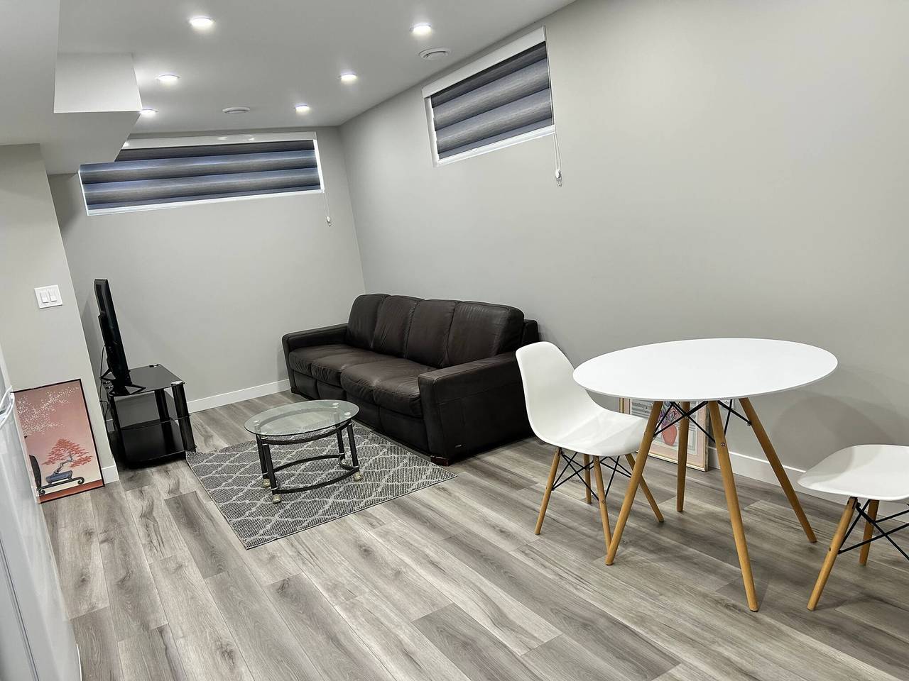 Amplia y elegante suite privada en el sótano in Waverley West, Winnipeg