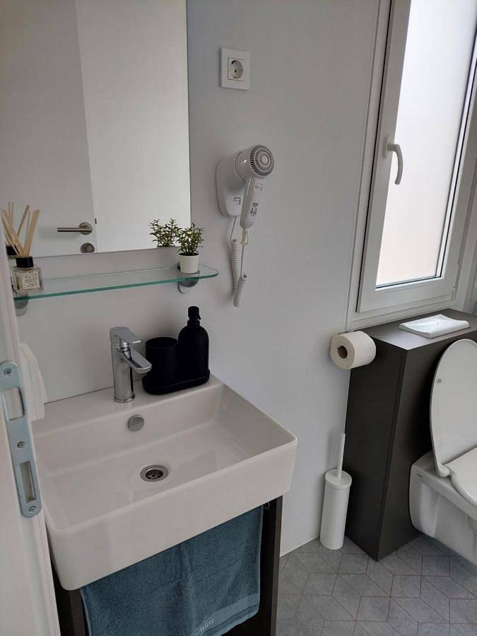 Camping pour 6 personnes, avec terrasse, adapté aux familles à Tisno - 3