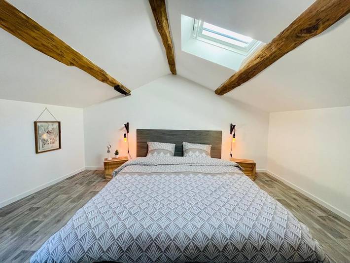 Gîte pour 12 personnes, avec terrasse, animaux acceptés à Lusignan