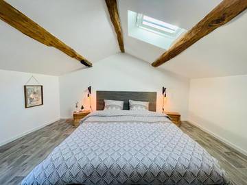 Gîte pour 12 personnes, avec terrasse, animaux acceptés à Lusignan