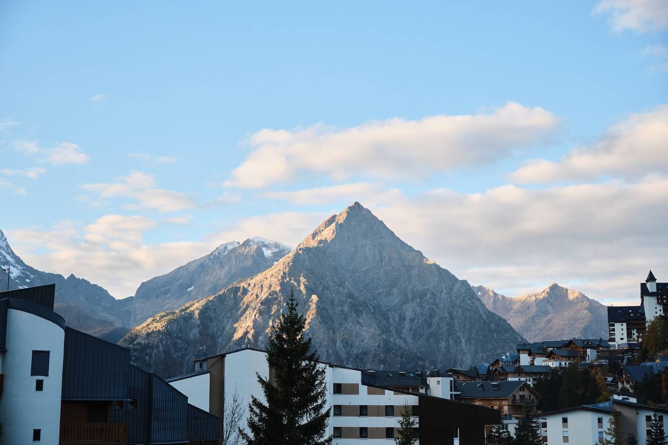 Appartement entier, Appartement "Meijotel" avec vue sur montagne et balcon in Mont-de-Lans, Les Deux Alpes