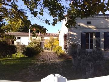 Gîte pour 8 personnes, avec terrasse ainsi que jardin et piscine à Arsac