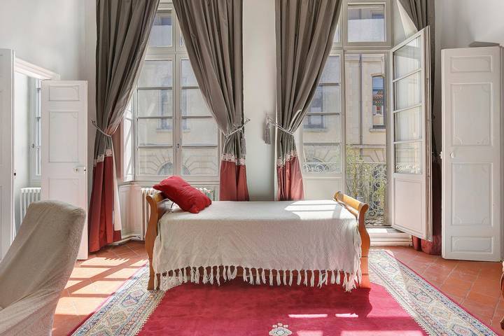 Apartamento entero, Apartamento 'La Suite Barbes' con jardín compartido, balcón y Wi-Fi in Carcasona, Región de Carcassonne