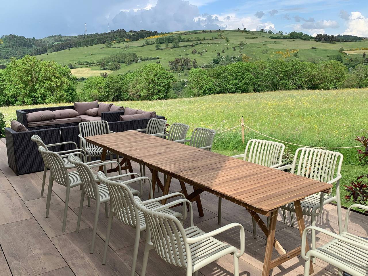 Renoviertes Landhaus chic, 6 Zimmer, 13 Pers., Garten, Terrasse, Haute-Loire in Siaugues-Sainte-Marie, Haute-Loire