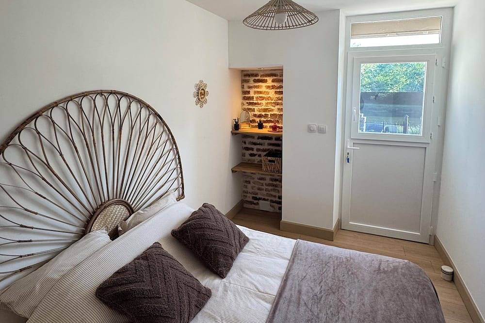 Ganze Wohnung, Cosy apartment on the banks of the Nivernais Canal in Saint-Léger-des-Vignes, Nièvre