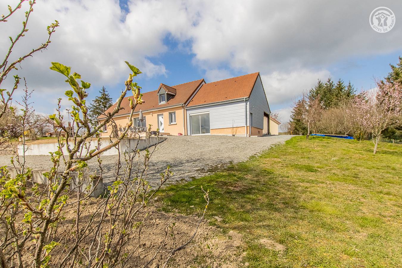 Gîte für 8 Personen mit Garten in Uxeau, Charolles und Umgebung