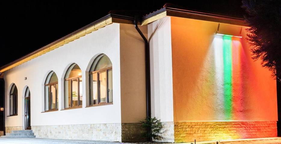 Hôtel pour 3 personnes, avec Balcon et Jacuzzi ainsi que Terrasse et Jardin dans Dolna Banya