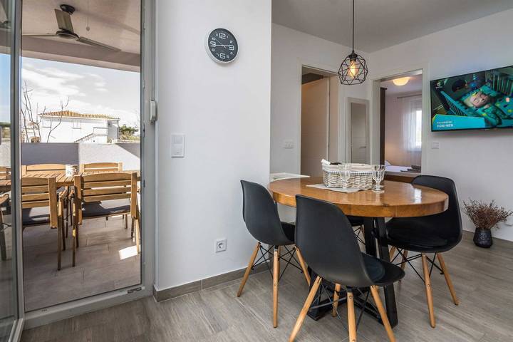 Ferienwohnung für 6 Personen, mit Balkon/Terrasse und Terrasse, mit Haustier auf Vir - 2