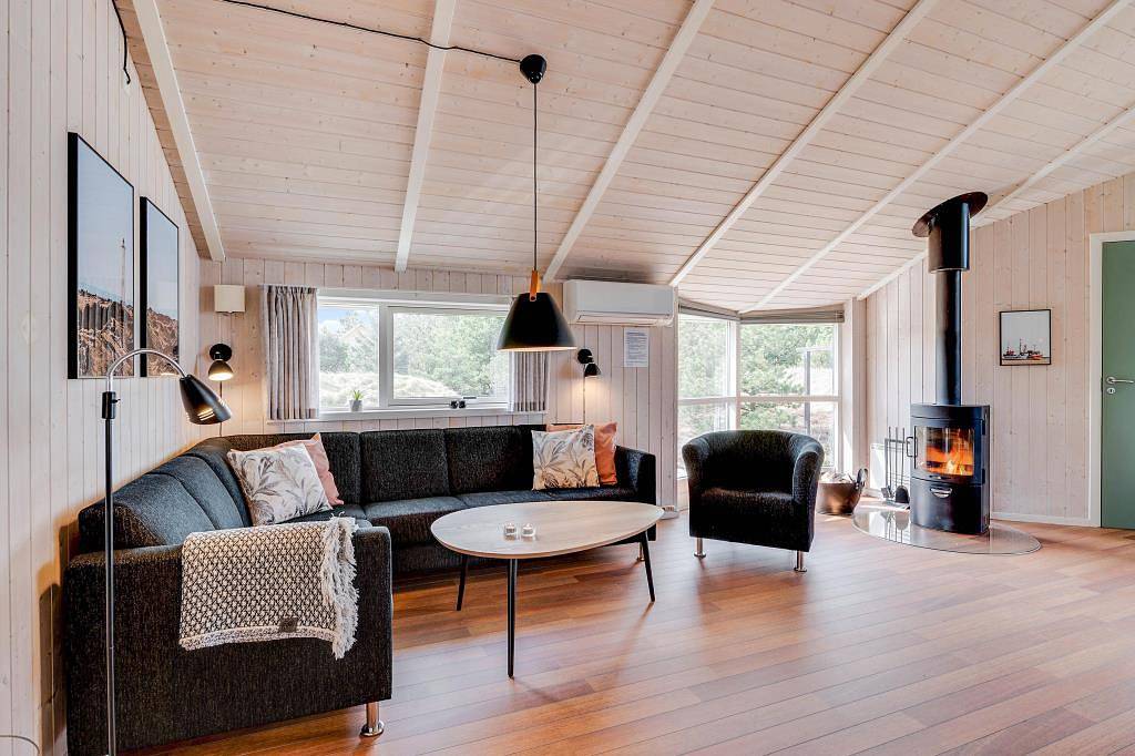 Familienfreundliches Ferienhaus mit Kamin, Sauna und Whirlpool in Bjerregård, Holmsland Klit
