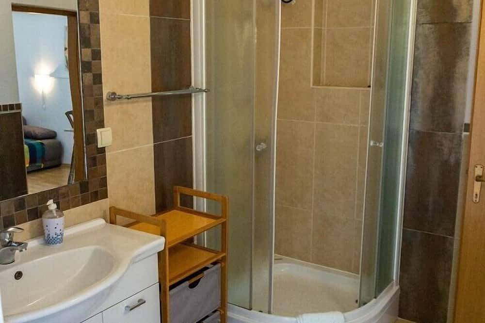Ganze Wohnung, Apartment Petrica Nr.1 - ohne Balkon, gelegen in dem ruhigen Dorf Jurandvor bei Baska in Baska, Krk