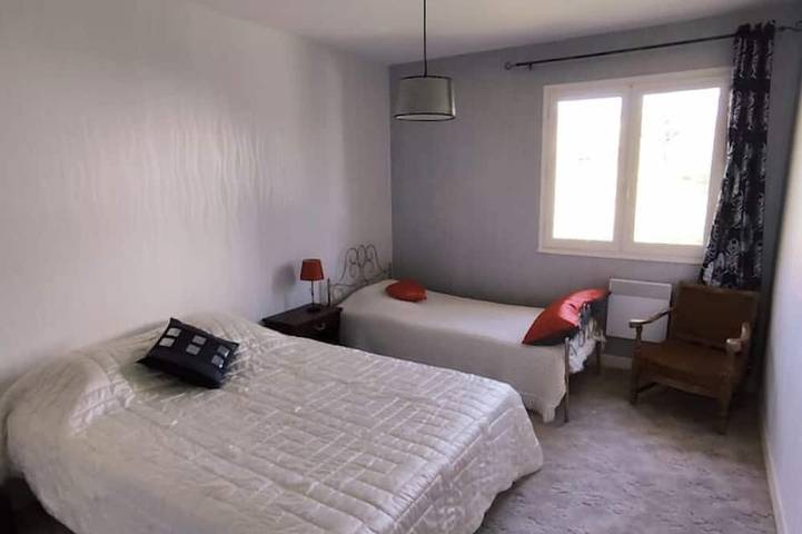 Location de vacances pour 5 personnes, avec terrasse et jardin, animaux acceptés à Lanobre - 2