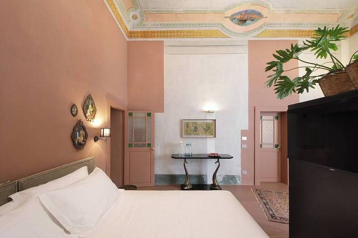 Appartamento intero, Suite di Charme con Affreschi Originali – Suite Esclusiva a 5 minuti da Ortigia. in Siracusa, Siracusa e dintorni