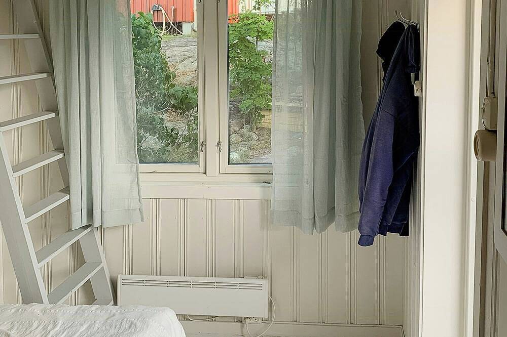 Idyllisches Cottage mit Meerblick auf einer ruhigen Insel in Tvedestrand