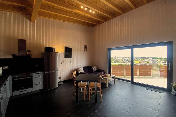 Ganze Wohnung, Ruhig gelegene Ferienwohnung am Weiher im Og mit Balkon in Schmidt, Nideggen