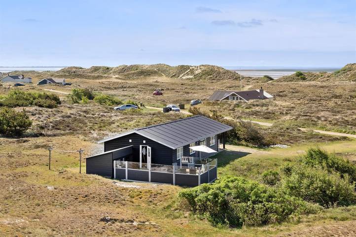 Ferieudlejning for 6 personer, med terrasse i Sønderho